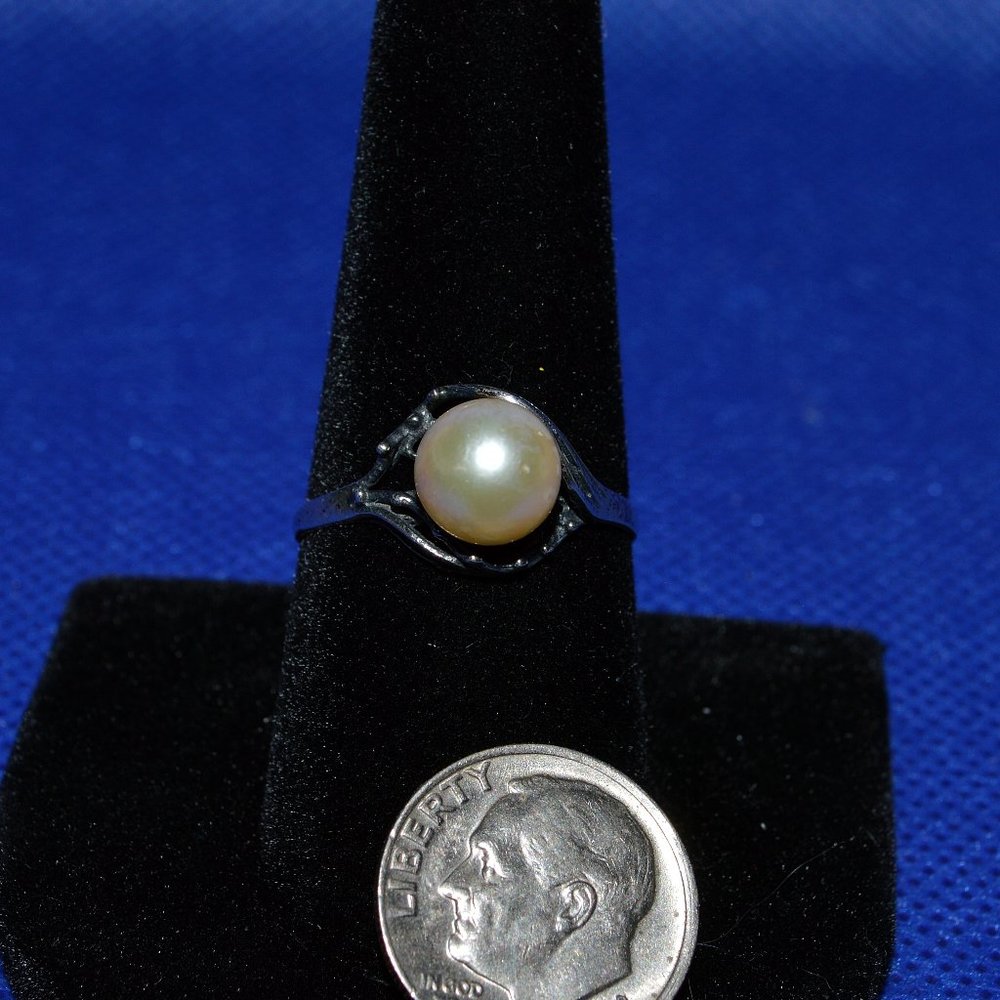 Sterling Silver Ring with Cream Pearl